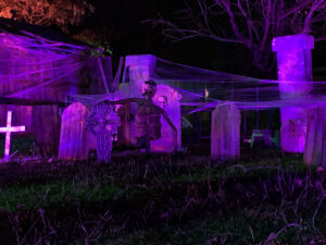 Halloween 2021 - Halloween Cemetery with Tombstones and DIY Corpse